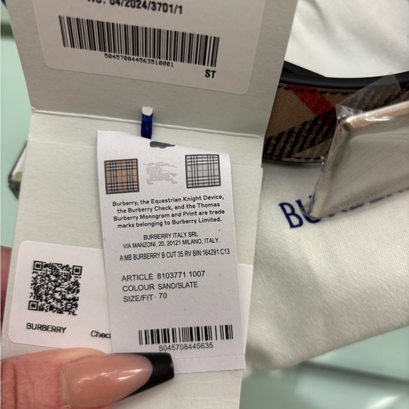 Authentic Burberry Leather Check Reversible Belt with Silver Buckle-Size 70 - Picture 7 of 8